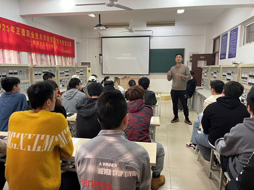 6.2五十五所工程师对学生和老师做岗前介绍2_副本.jpg