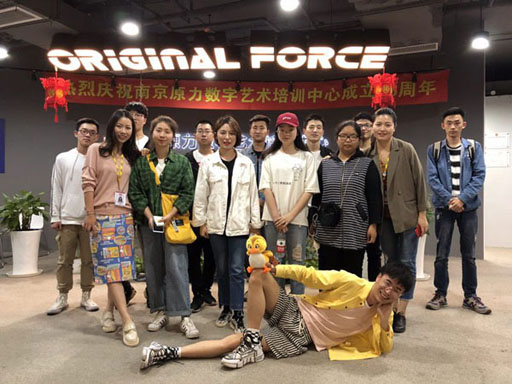 学生们参观原力制作部.jpg