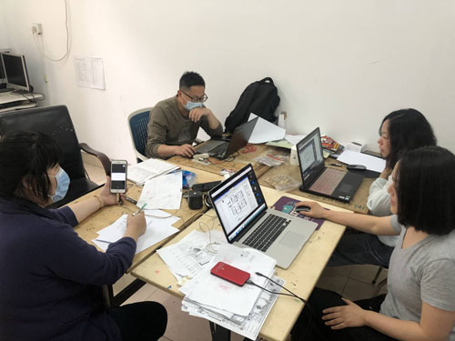老师们在进行毕业设计答辩.jpg